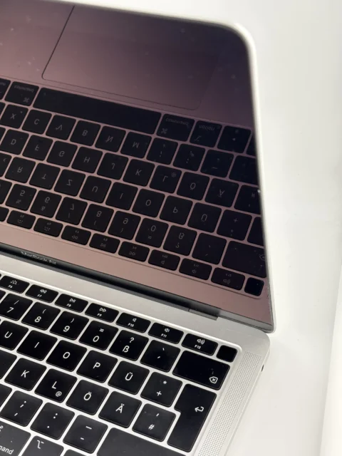 Apple Macbook Air 13 8Gb/128Gb Silber – Bild 2