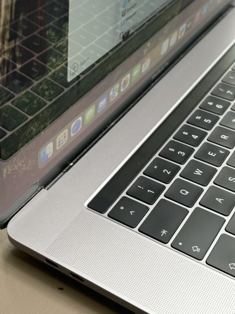 Apple MacBook Pro A1990 (2018) 32Gb/512Gb – Bild 3