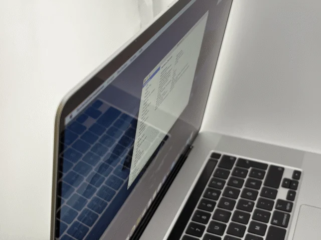 Apple MacBoook Pro A2141 (2019) 16Gb/512Gb Silber – Bild 2